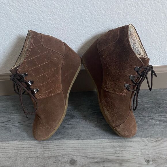 TOMS Ankle Booties Suede Wedge Shoes Brown Sherling 9 Women’s - Picture 3 of 9